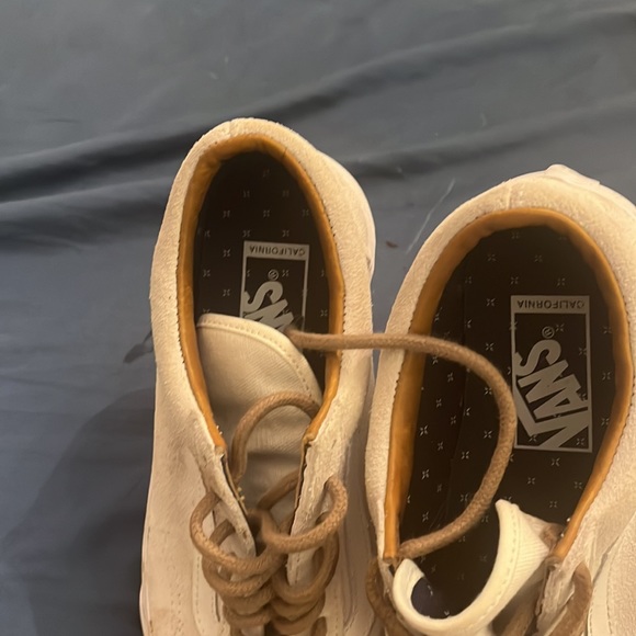 Vans - Picture 2 of 4